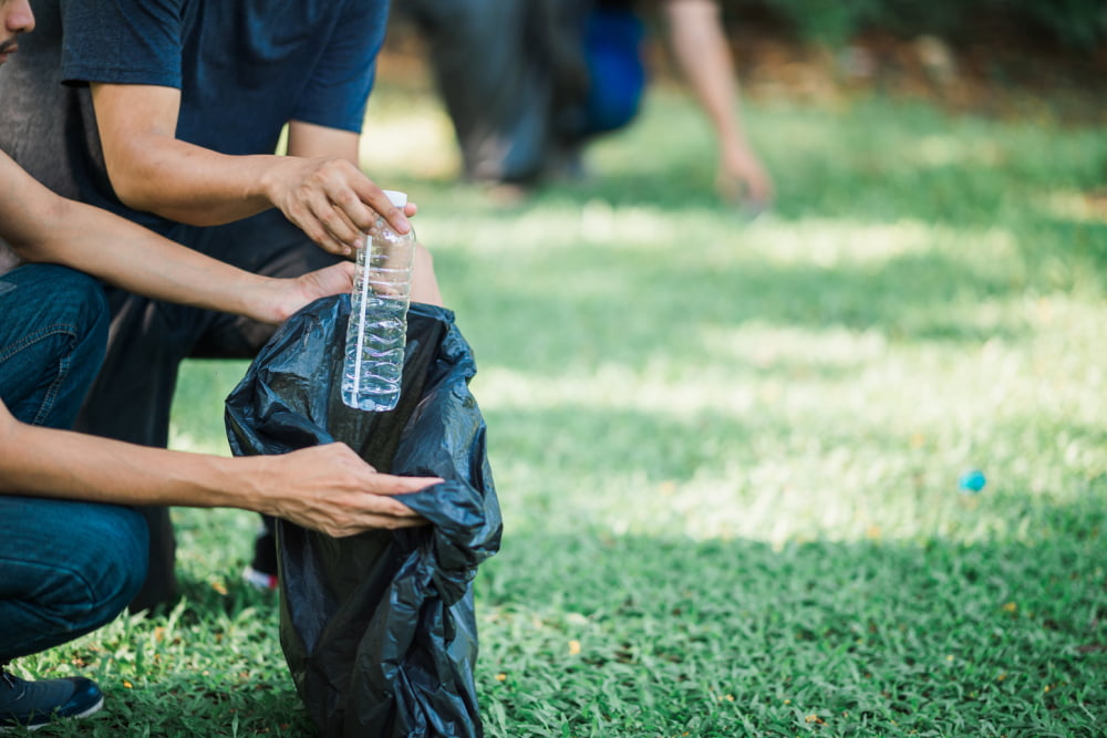 6 effective ways to prevent trash bags from slipping